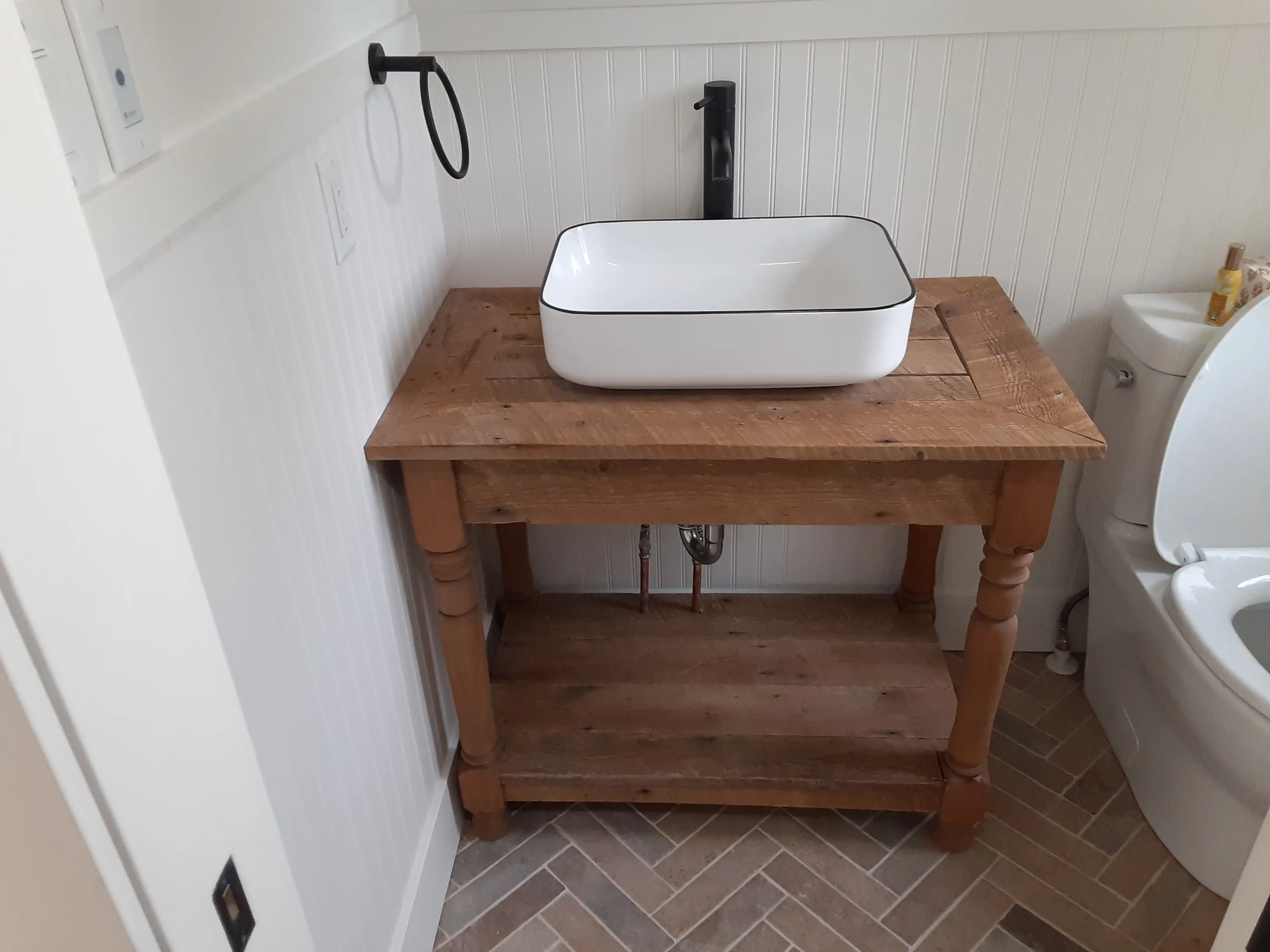 Vanities & Consoles — detail