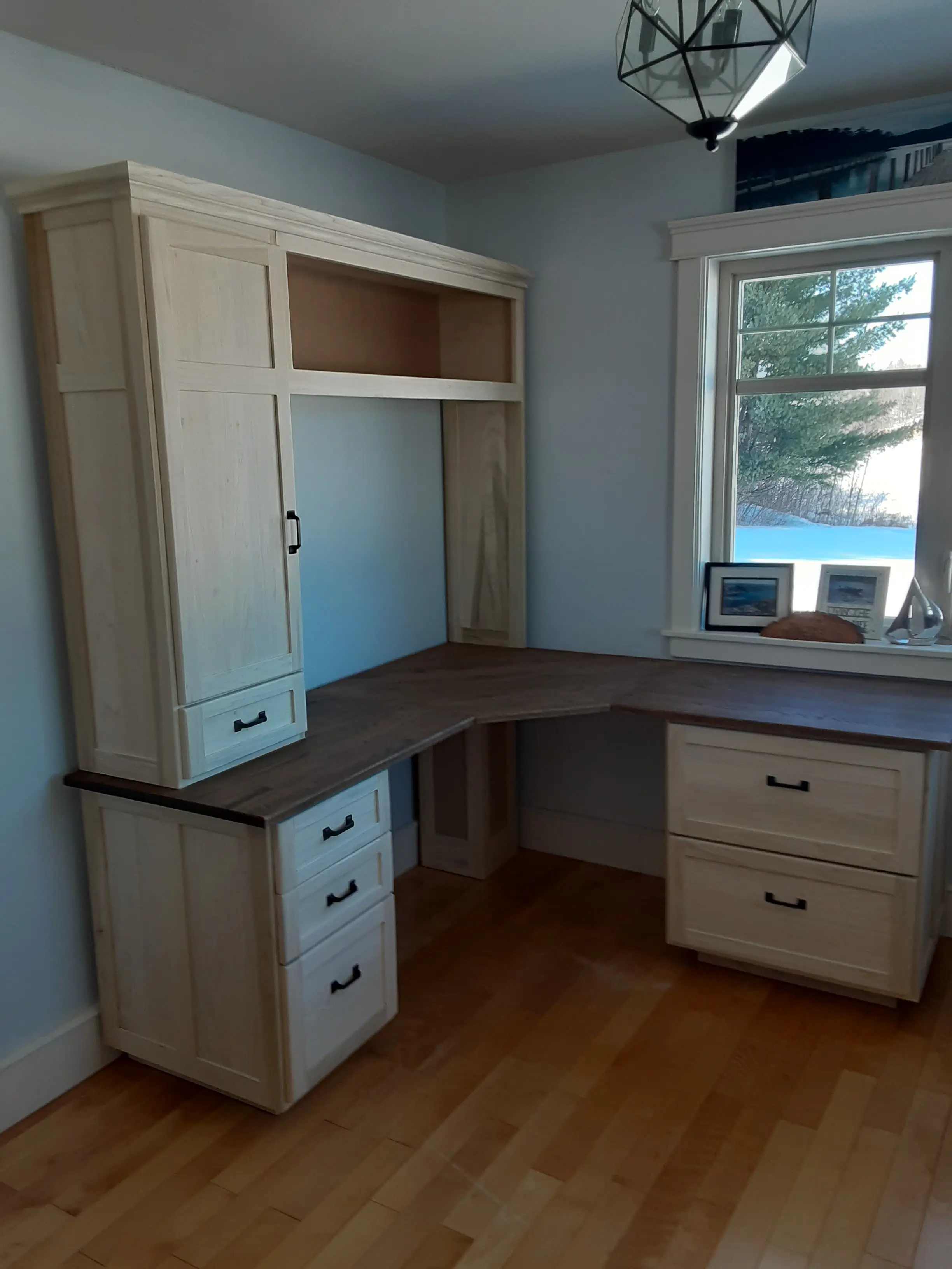 The full station — hutch, drawers, and counter wrapping the corner.